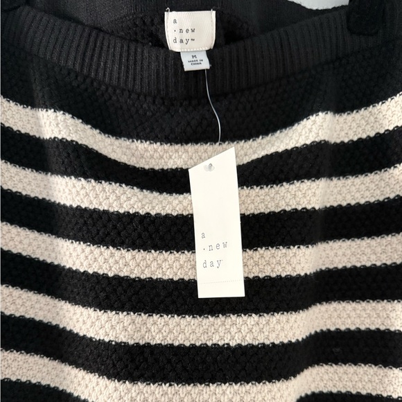 A New Day Striped Knit Mini Skirt (M) - Picture 4 of 4